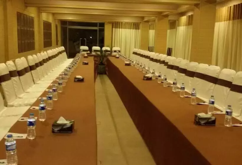 هتل Chinar Family Resort