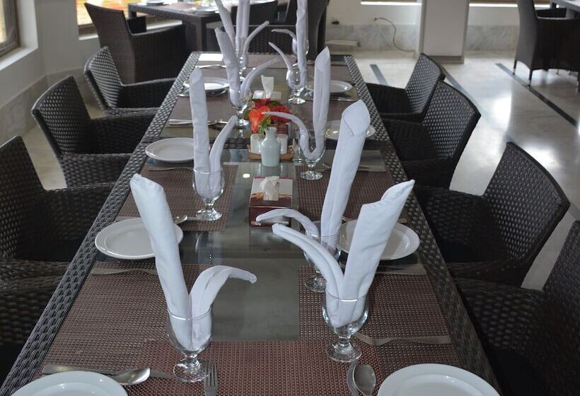 هتل Chinar Family Resort