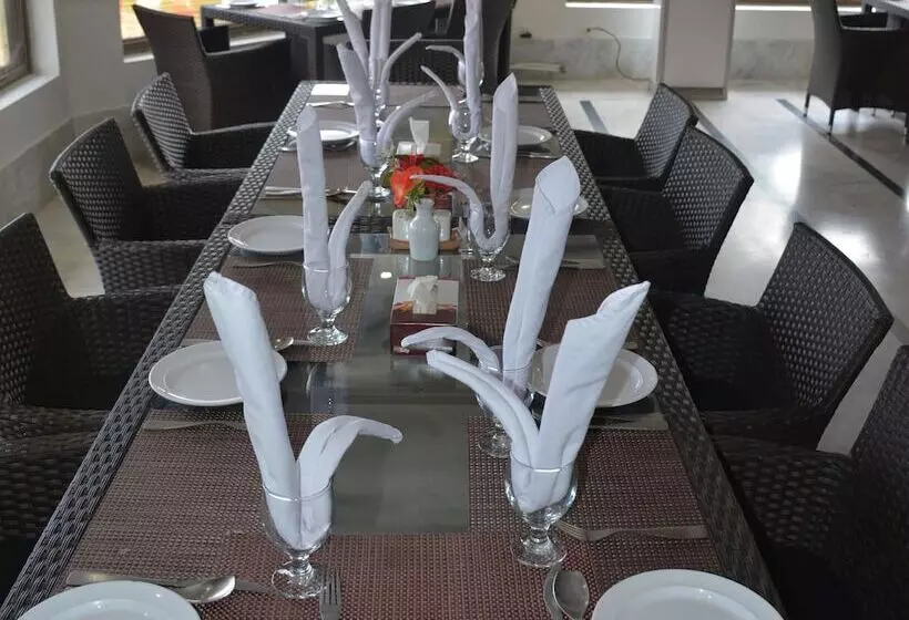 هتل Chinar Family Resort