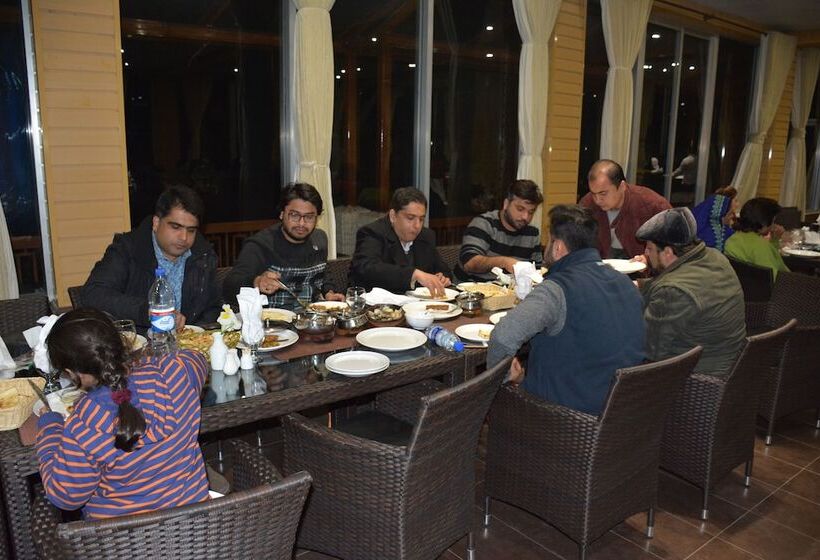 هتل Chinar Family Resort