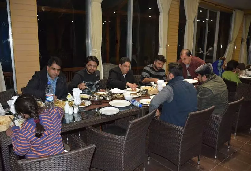 هتل Chinar Family Resort