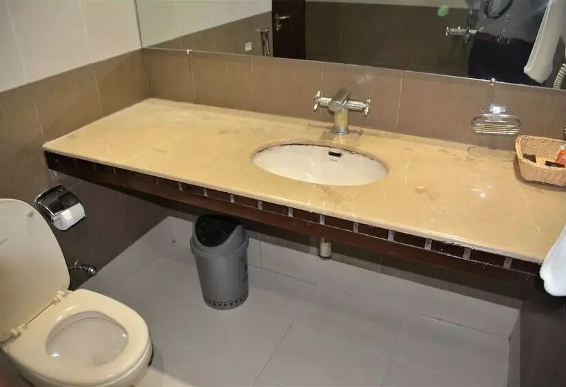 هتل Chinar Family Resort