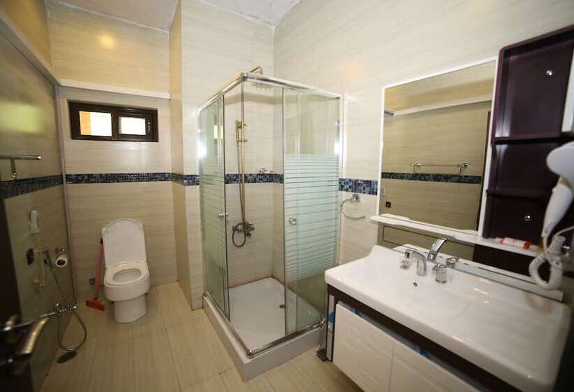 هتل Chinar Family Resort