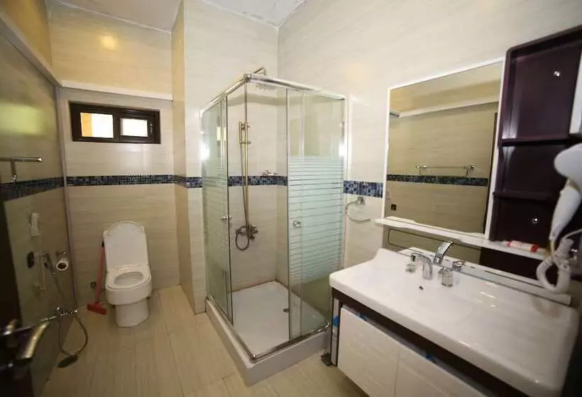 هتل Chinar Family Resort