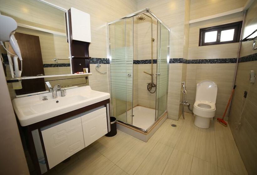 هتل Chinar Family Resort