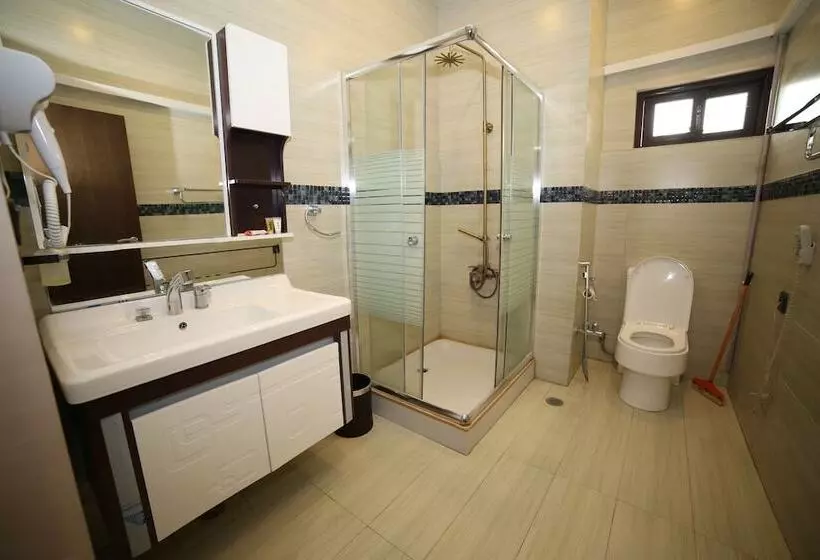 هتل Chinar Family Resort