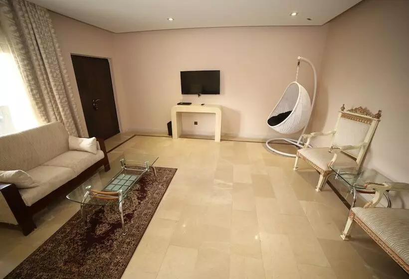 هتل Chinar Family Resort