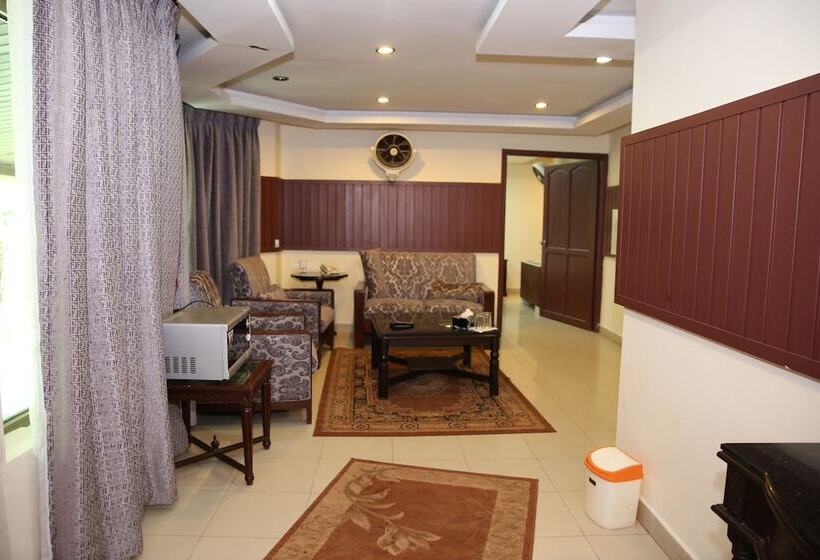 هتل Chinar Family Resort