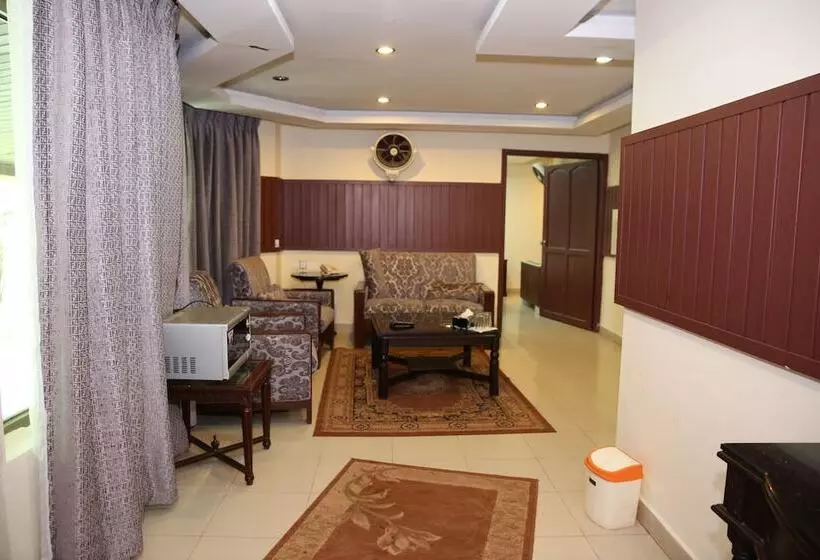 هتل Chinar Family Resort