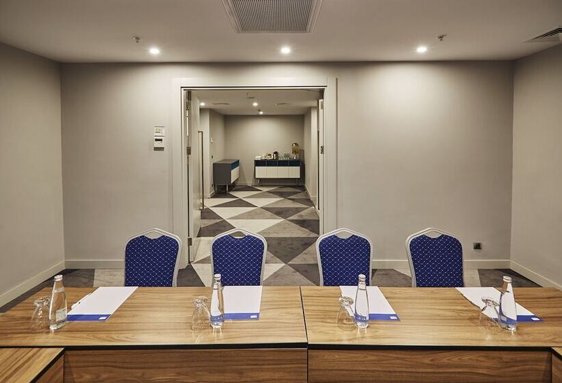 Hotel Holiday Inn Express   Istanbul   Atakoy Metro, An Ihg