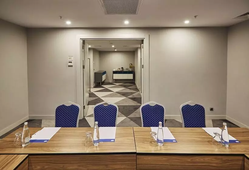 ホテル Holiday Inn Express   Istanbul   Atakoy Metro, An Ihg
