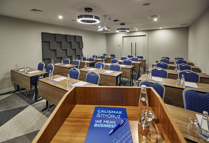 Hotel Holiday Inn Express   Istanbul   Atakoy Metro, An Ihg