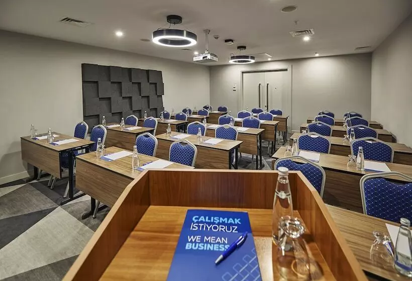 ホテル Holiday Inn Express   Istanbul   Atakoy Metro, An Ihg