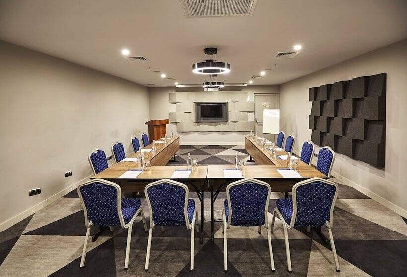 Hotel Holiday Inn Express   Istanbul   Atakoy Metro, An Ihg