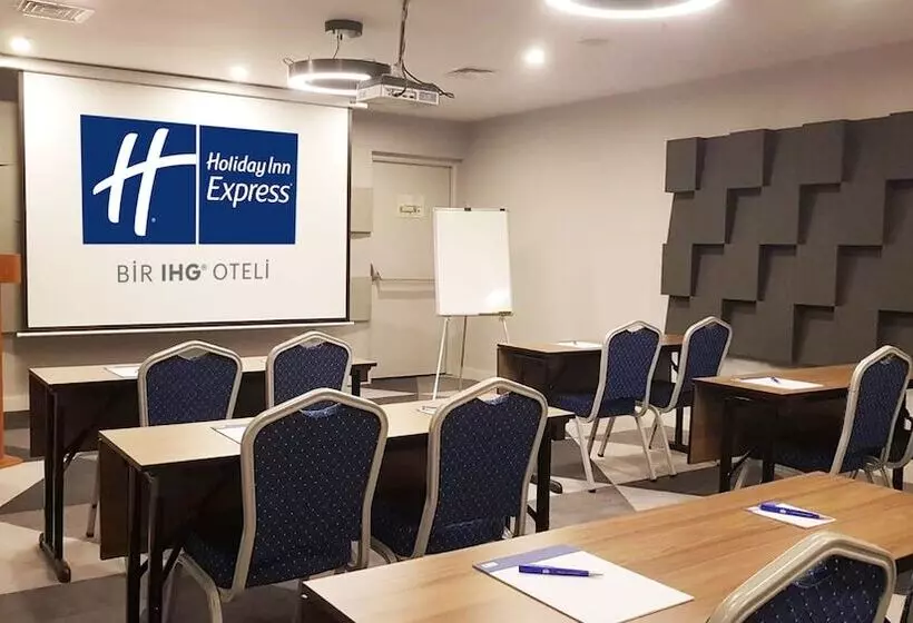 ホテル Holiday Inn Express   Istanbul   Atakoy Metro, An Ihg
