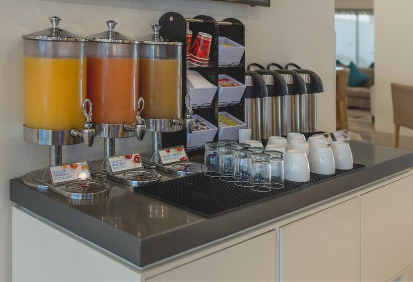 ホテル Holiday Inn Express & Suites Silao Aeropuerto Terminal, An Ihg