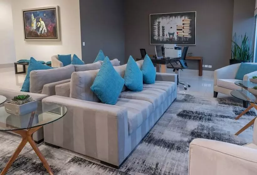 Hotelli Holiday Inn Express & Suites Silao Aeropuerto Terminal, An Ihg