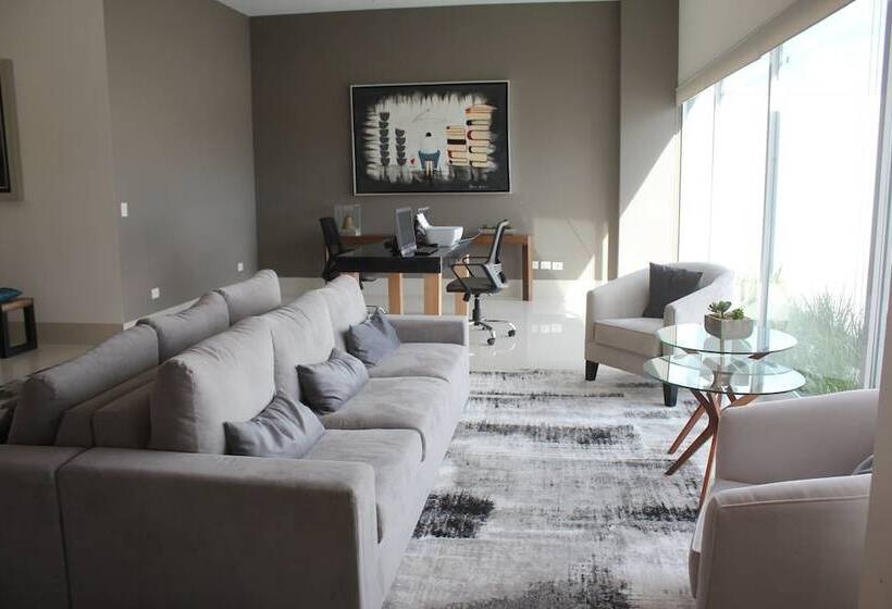 ホテル Holiday Inn Express & Suites Silao Aeropuerto Terminal, An Ihg