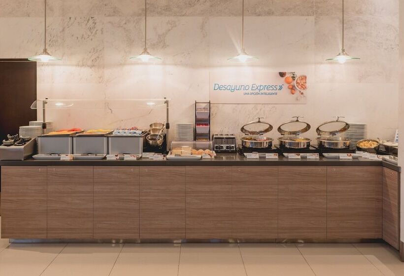 ホテル Holiday Inn Express & Suites Silao Aeropuerto Terminal, An Ihg