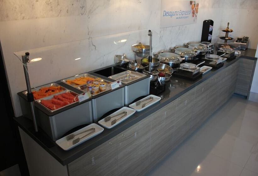 ホテル Holiday Inn Express & Suites Silao Aeropuerto Terminal, An Ihg