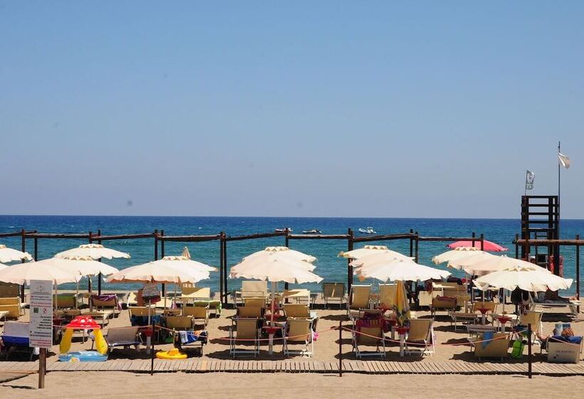 호텔 Villaggio Camping Torre Salinas