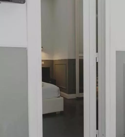 هتل We Love Roma Guest House