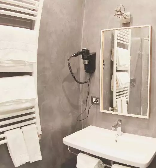 هتل We Love Roma Guest House