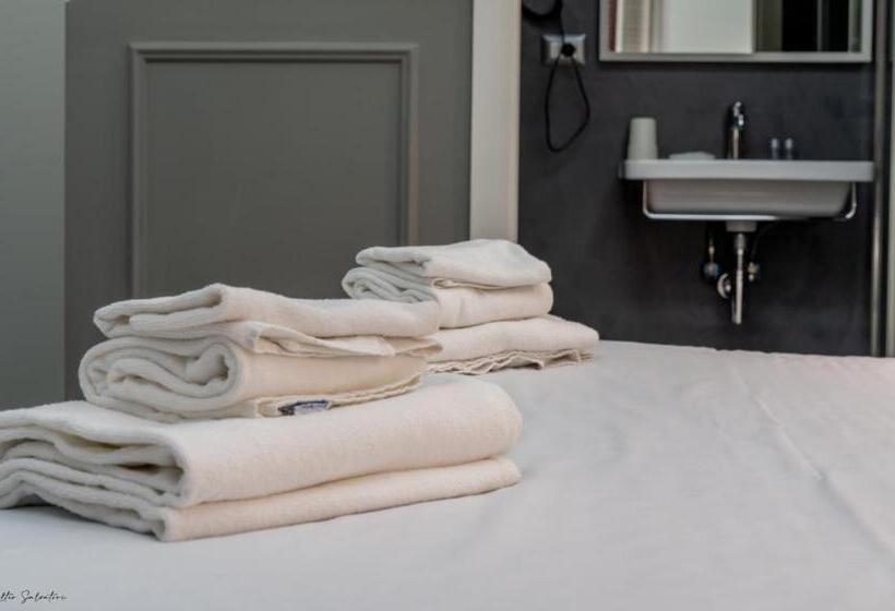 هتل We Love Roma Guest House