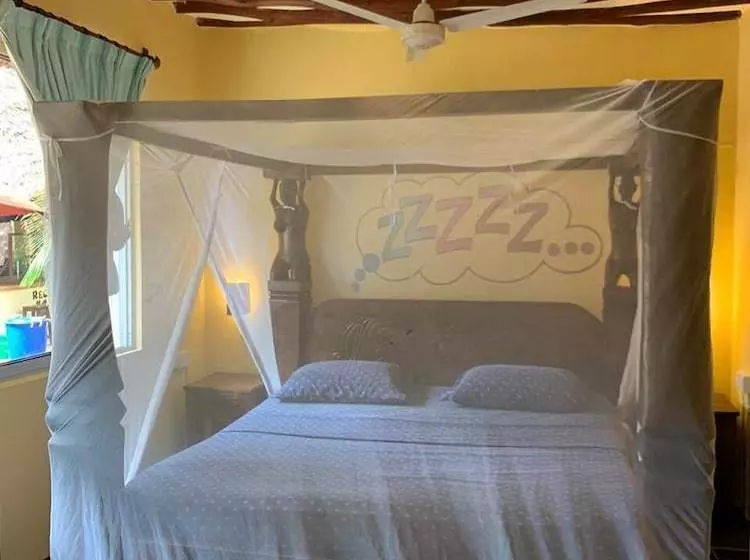هاستل Diani Backpackers  Adults Only