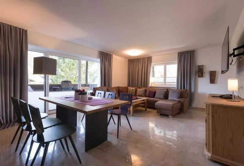 ホテル Appartements Rofan & Karwendelblick