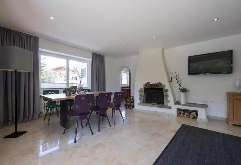 ホテル Appartements Rofan & Karwendelblick