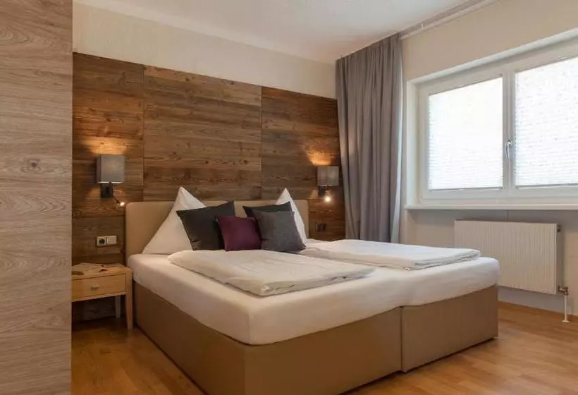ホテル Appartements Rofan & Karwendelblick