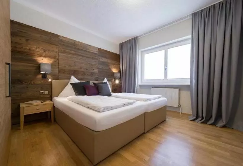 ホテル Appartements Rofan & Karwendelblick