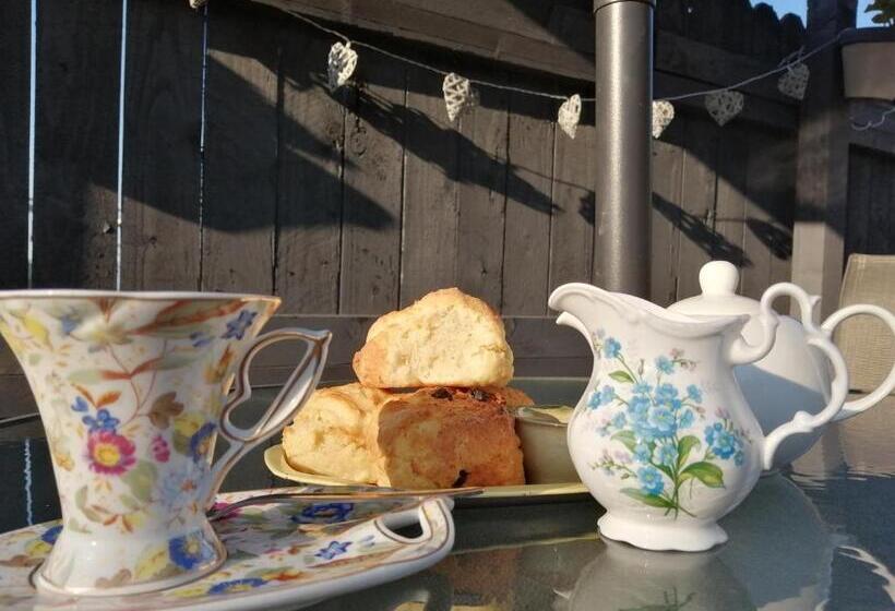 Hotel Grey Gables Farmhouse B&b