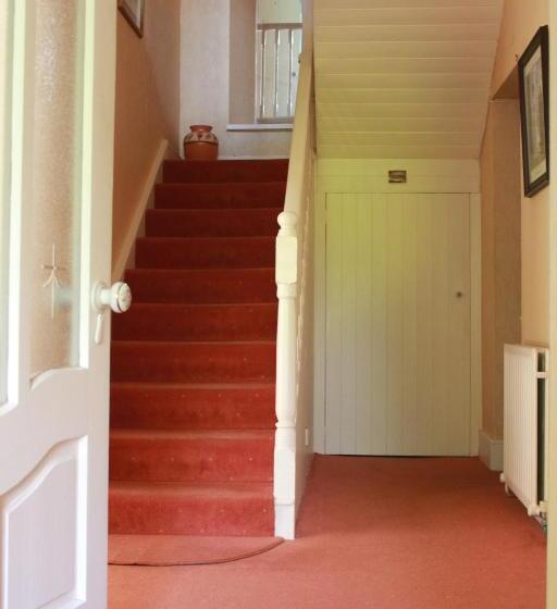 Hotel Grey Gables Farmhouse B&b