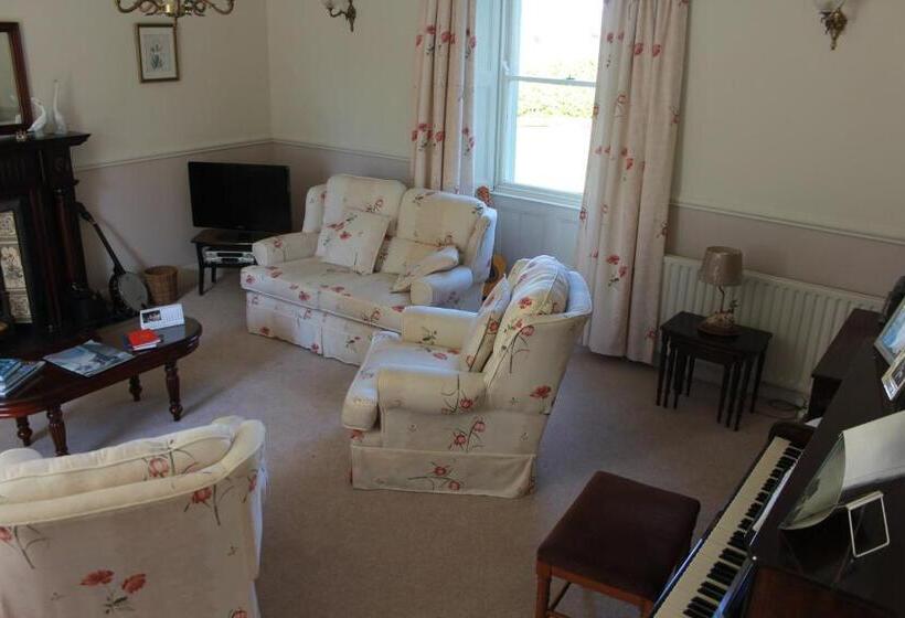 Hotel Grey Gables Farmhouse B&b