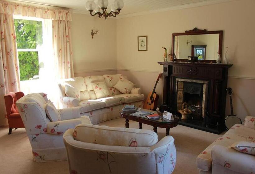 Hotel Grey Gables Farmhouse B&b