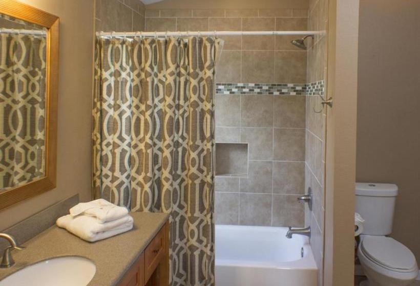 בית מלון כפרי Mark's Sunrise Lakes Villa