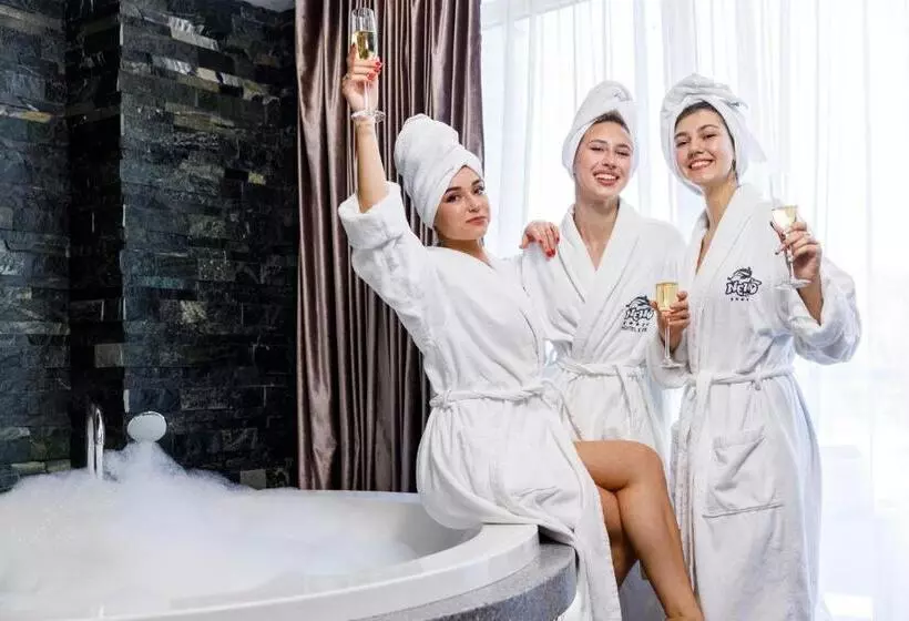 Hotelli & Spa Nemo With Dolphins