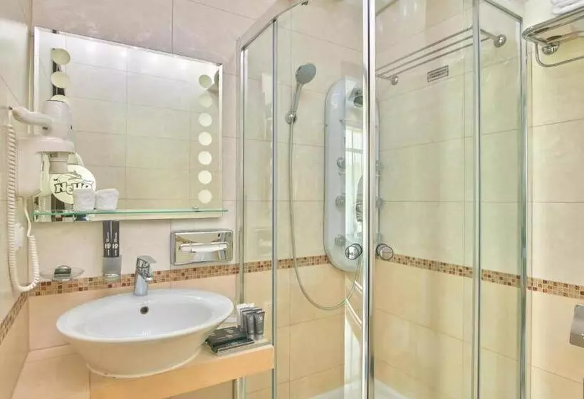 Hotelli & Spa Nemo With Dolphins