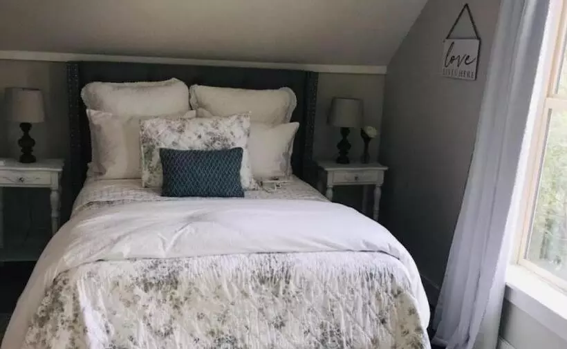 ホテル The Farmhouse Inn & Kitchen, 2 Blocks From Downtown Whitefish, Montana