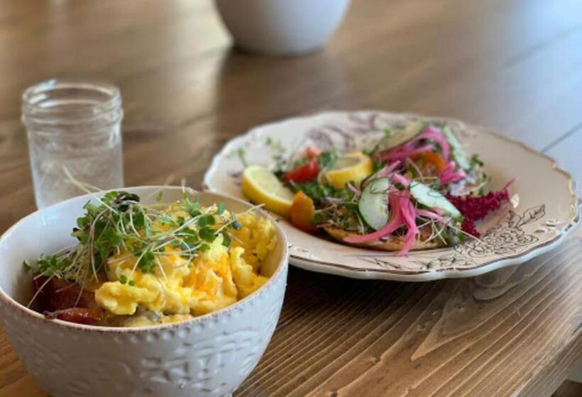 酒店 The Farmhouse Inn & Kitchen, 2 Blocks From Downtown Whitefish, Montana