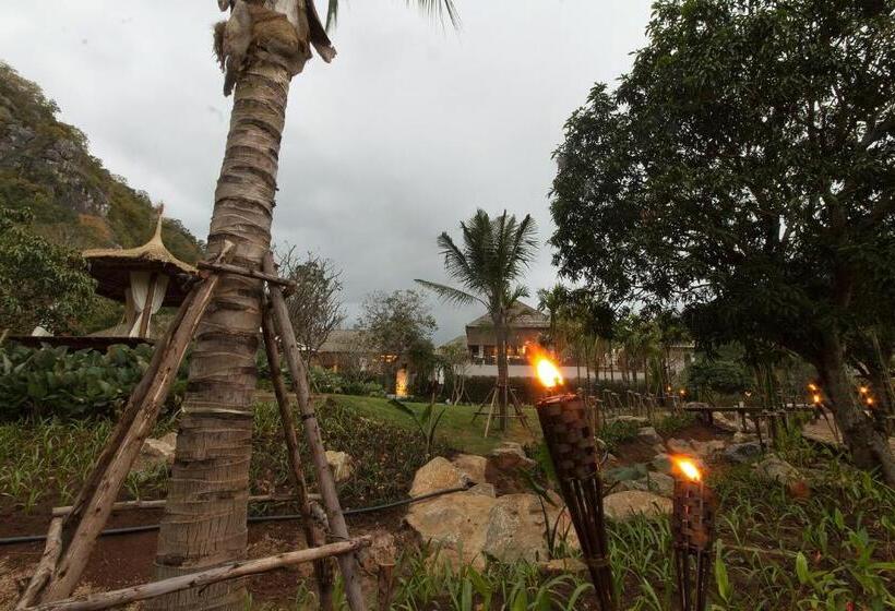 בית מלון כפרי The Series Resort Khaoyai