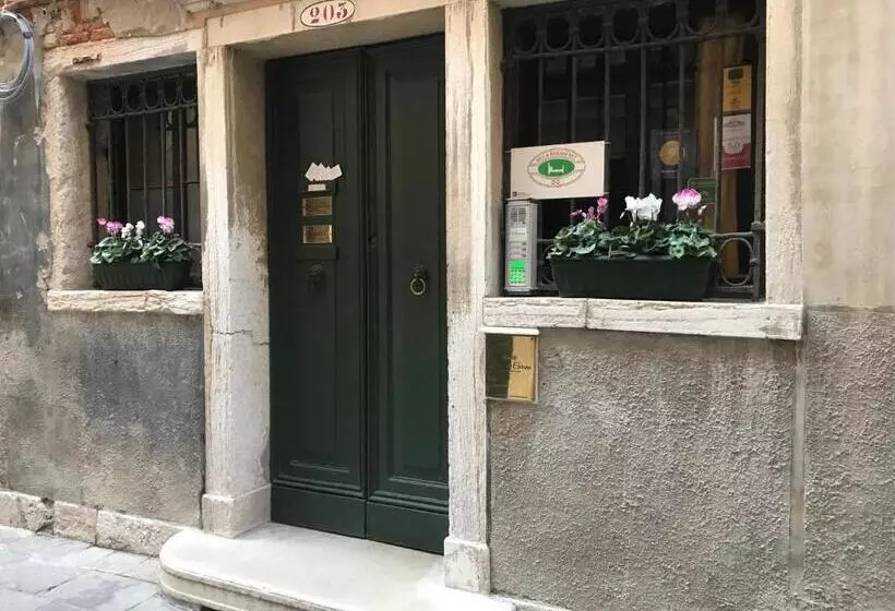 Le Due Corone Bed & Breakfast