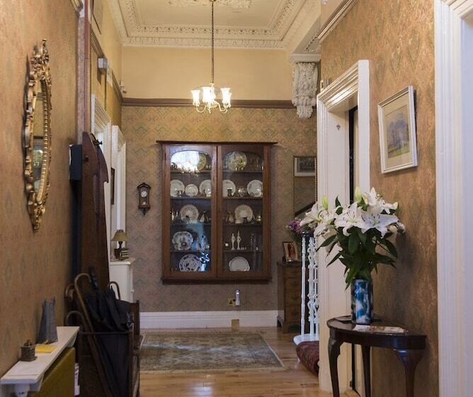 민박 Garvally House