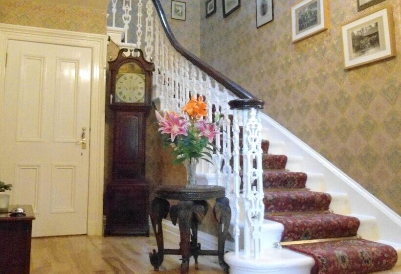 민박 Garvally House