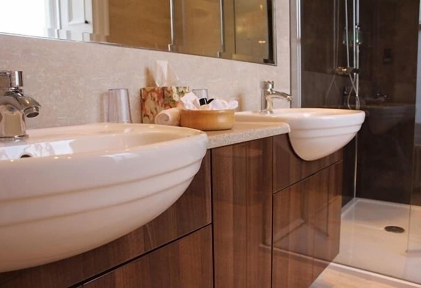 민박 Garvally House