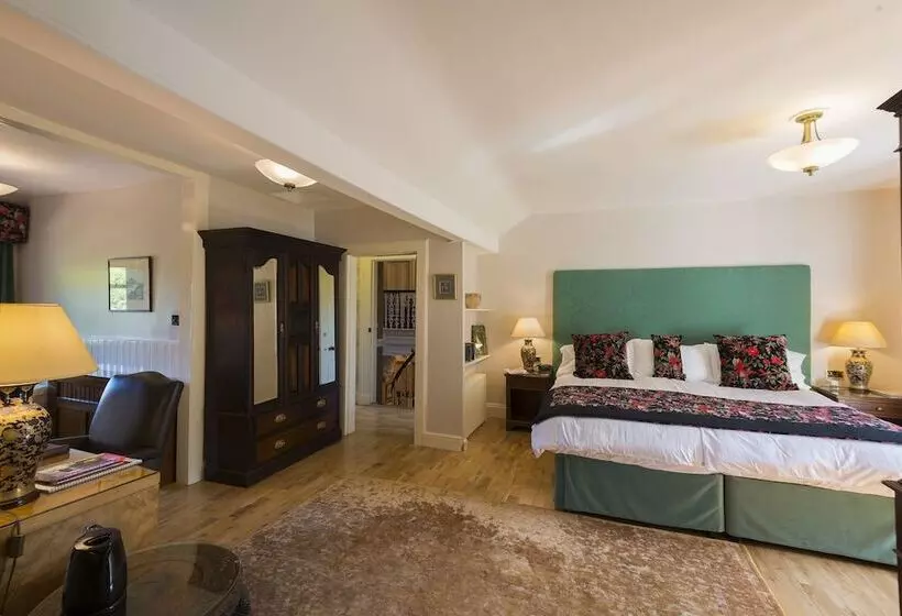 تختخواب و صبحانه Garvally House