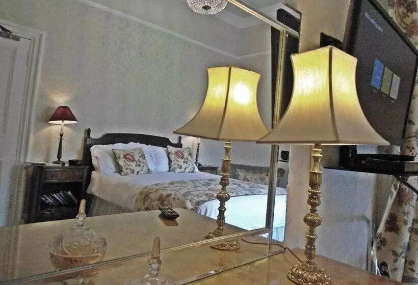 تختخواب و صبحانه Garvally House