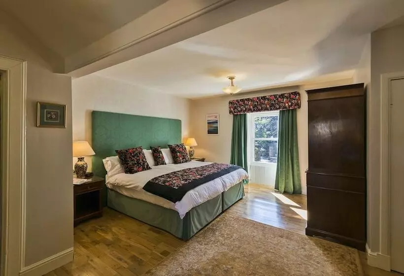 تختخواب و صبحانه Garvally House